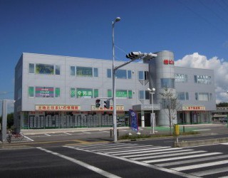 つくばエクスプレス研究学園駅より徒歩15分！少し坂を上ったところの大きな建物が目印です！