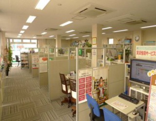 広くて明るい店内へ是非お越し下さい！
お部屋探しの事、分からないことなど何でもご相談ください！