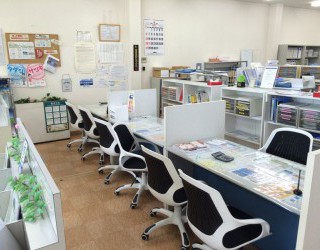 明るい店内へ是非お越し下さい！
お部屋探しの事、分からないことなど何でもご相談ください！