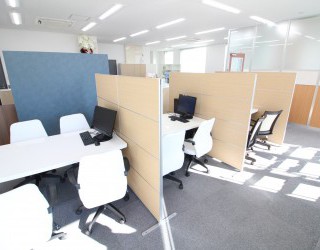 明るい店内へ是非お越し下さい！
お部屋探しの事、分からないことなど何でもご相談ください！