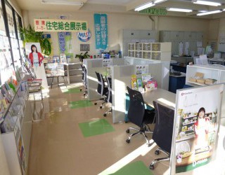 明るい店内へ是非お越し下さい！
お部屋探しの事、分からないことなど何でもご相談ください！